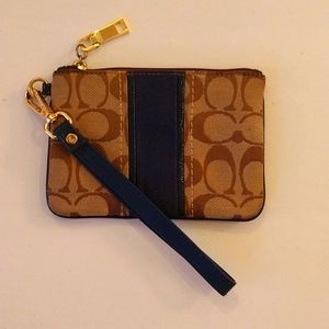 VGUC. Coach signature  C Wristlet.